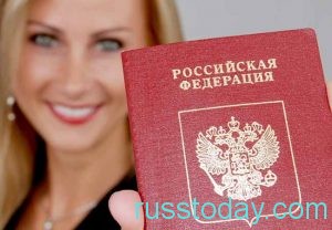 девушка с паспортом