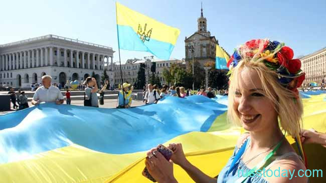 Флаг Украины на площади