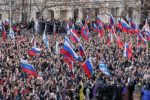 Толпа Россиян с флагами