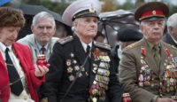 Военные ветераны в орденах и медалях